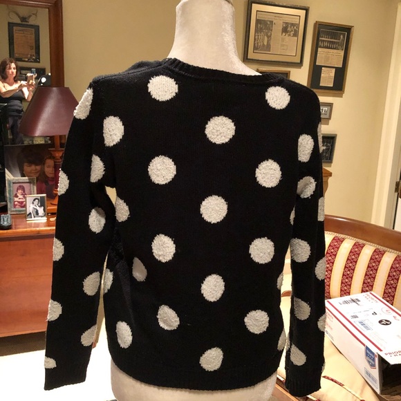BCBG long sleeve sweater. Runs large n size - Picture 3 of 4